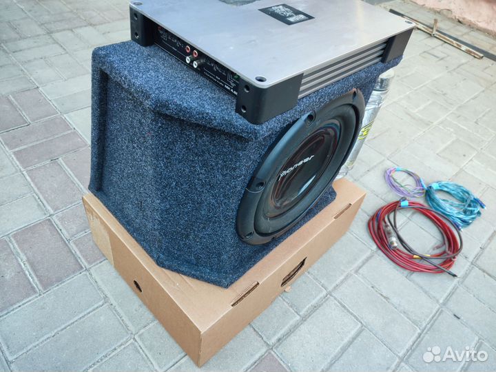 Сабвуфер с усилителем для автомобиля