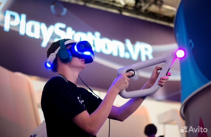 PS4 Pro, шлем виртуальной реальности PS VR