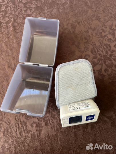 Тонометр на запястье Omron