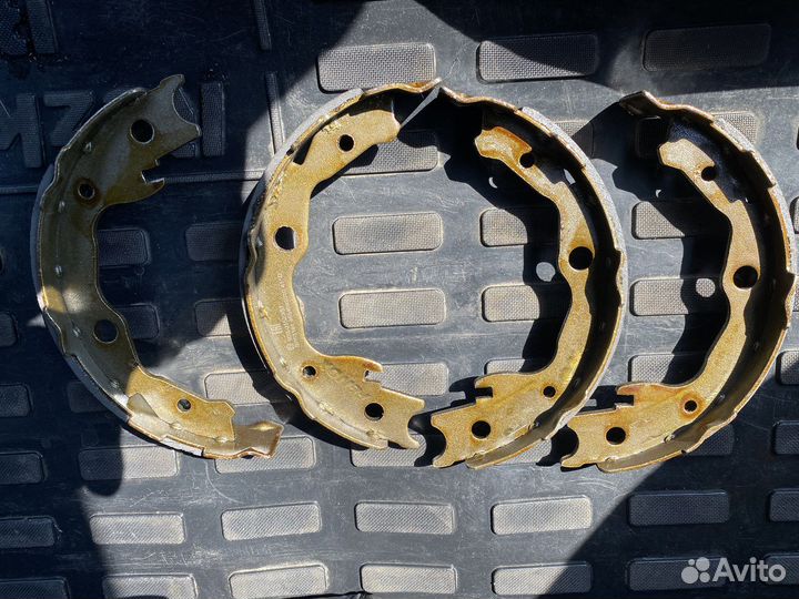Колодки стоячного тормоза