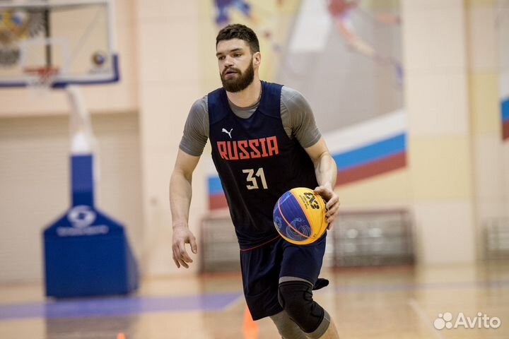 Тренер по баскетболу