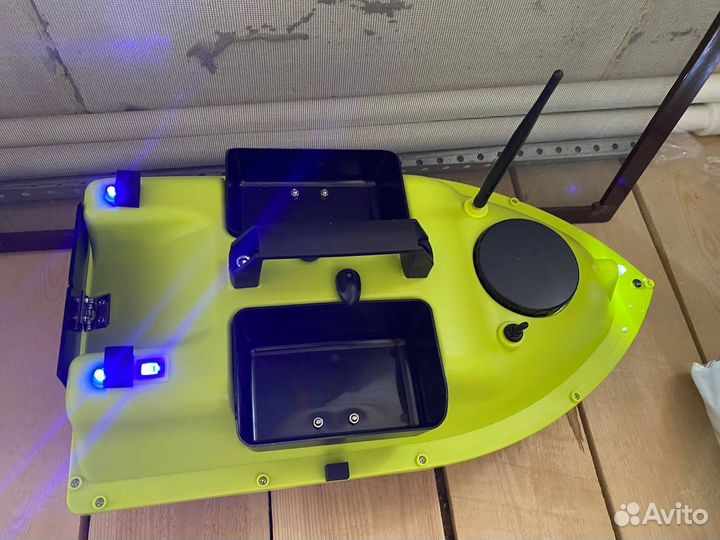 Катер/кормушка для рыбалки