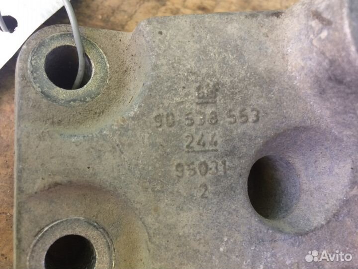 Кронштейн левый Opel Astra H 1.8 АКПП