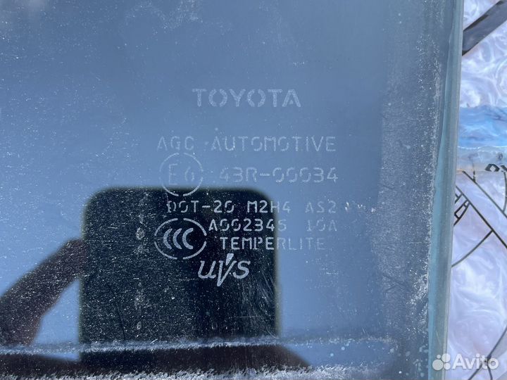 Стекло задней левой двери Land Cruiser 200