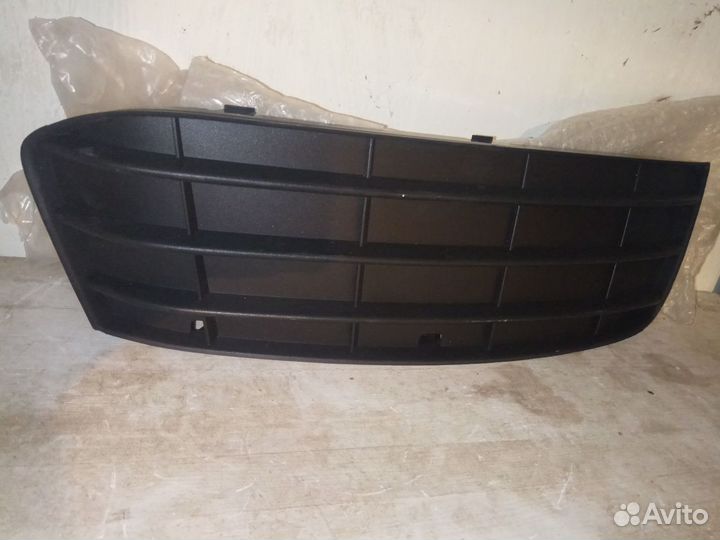 Заглушка бампера правая Audi A4 8K0807682