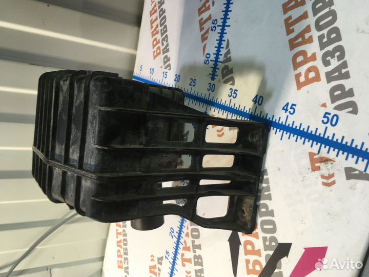 Мазда 6 Абсорбер воздушного фильтра