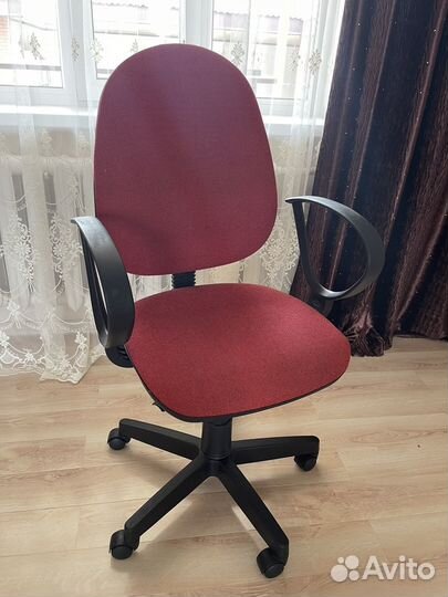 Стол и кресло