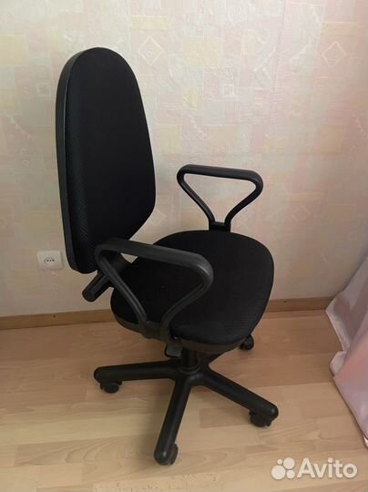 Компьютерный стол и компьютерный стул