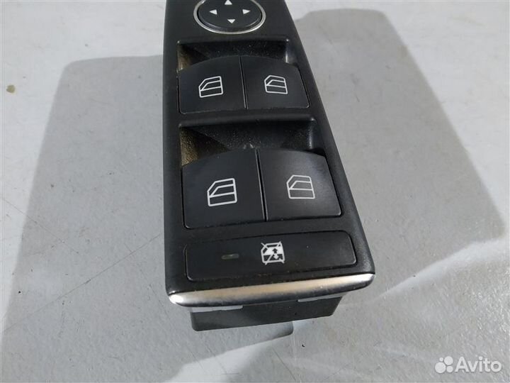 Блок кнопок стеклоподъемника Mercedes C-Class W204