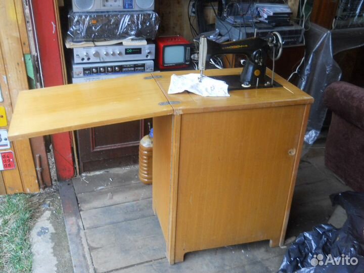 Машина швейная Подольск в тумбе