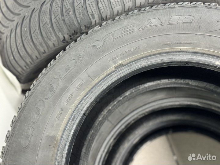 Goodyear UltraGrip Ice+ 215/65 R16 98T