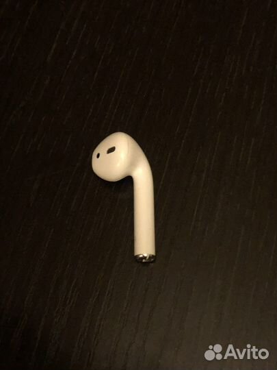Airpods 1 наушник правый оригинал. не работает