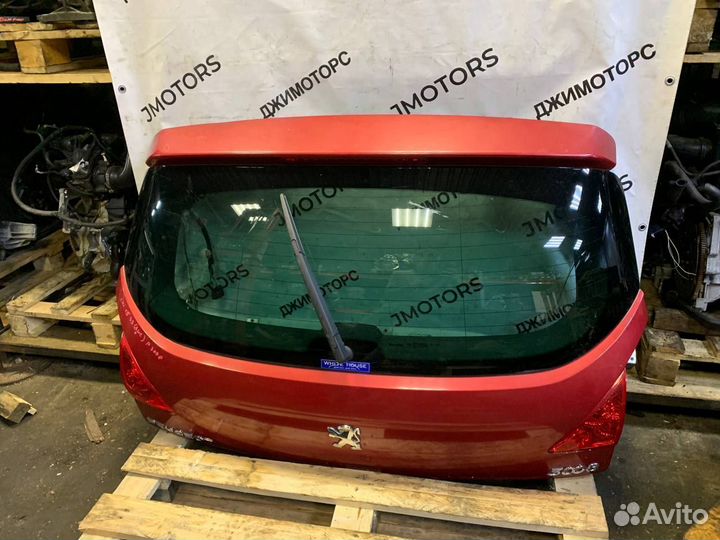 Крышка багажника Пежо 3008 Peugeot 3008 красная