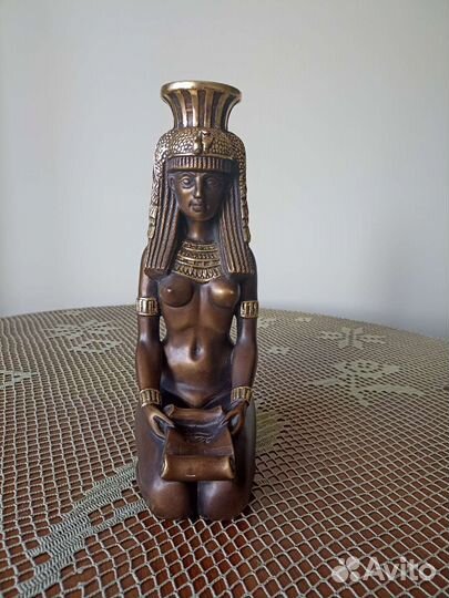 Скульптура бронзовое покрытие Девушка с папирусом