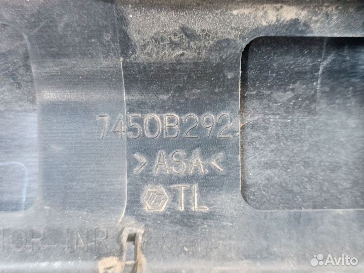 Решетка радиатора Mitsubishi L200 5 2015-2023