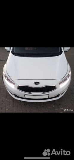 Наклейки на эмблему белые KIA