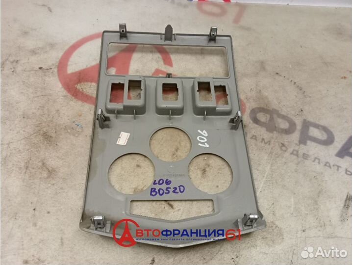 Накладка парприза, 8200453196 renault logan ;sande