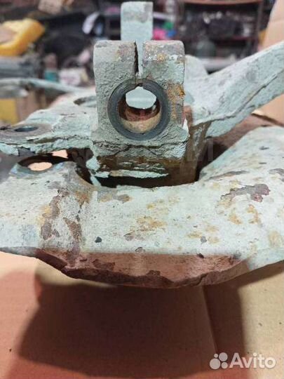 Поворотный кулак правый Mitsubishi Lancer 9 2006