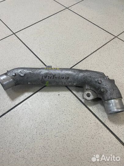 Патрубок интеркулера Toyota Land Cruiser 200 2016