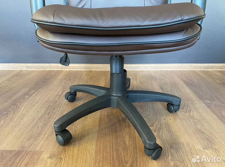 Кресло для офиса новое