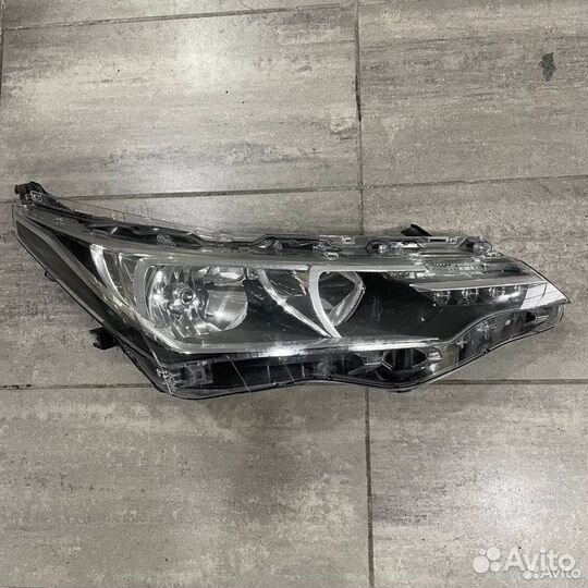 Фара правая, Toyota Corolla E18 2013-2018
