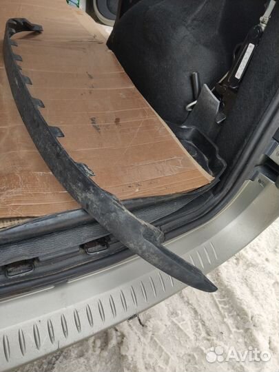 Губа переднего бампера Ford Fiesta