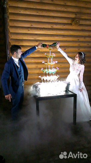 Пирамида из бокалов шампанского, кофе бар, пунш