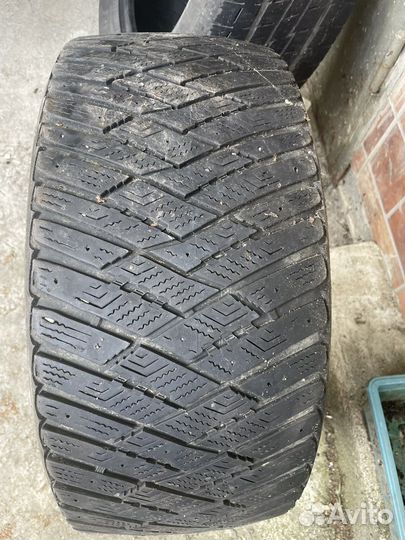 Goodyear Ultragrip Ice Arctic 245/40 R18