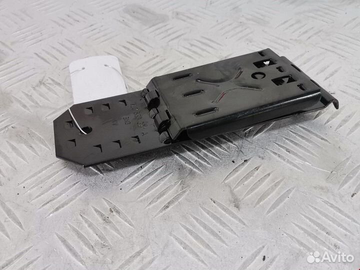 Упор противооткатный Audi Q3 8U 2014 7L0860321A