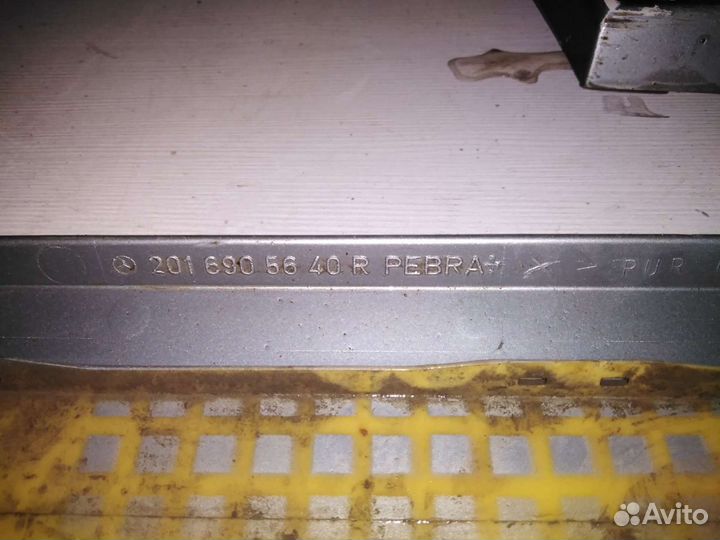 Молдинг на дверь Mercedes 190