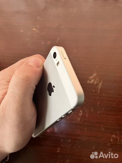 iPhone SE, 32 ГБ