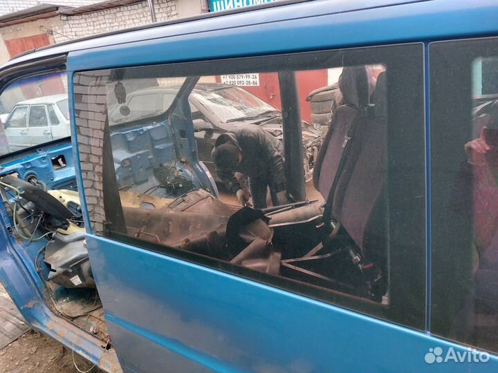 Стекло боковое Mercedes Vito w638