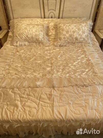 Покрывало на кровать в спальню с наволочками