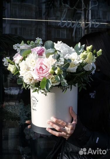 Композиция в большой коробке