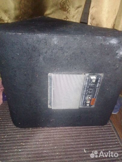 Сабвуфер с уселителем