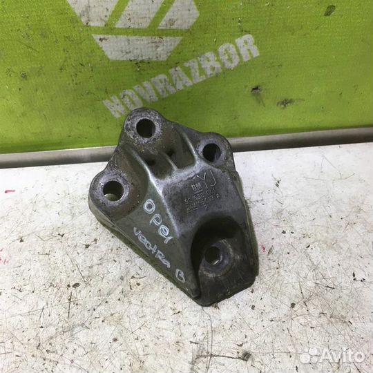 Кронштейн двигателя правый Опель Вектра Б