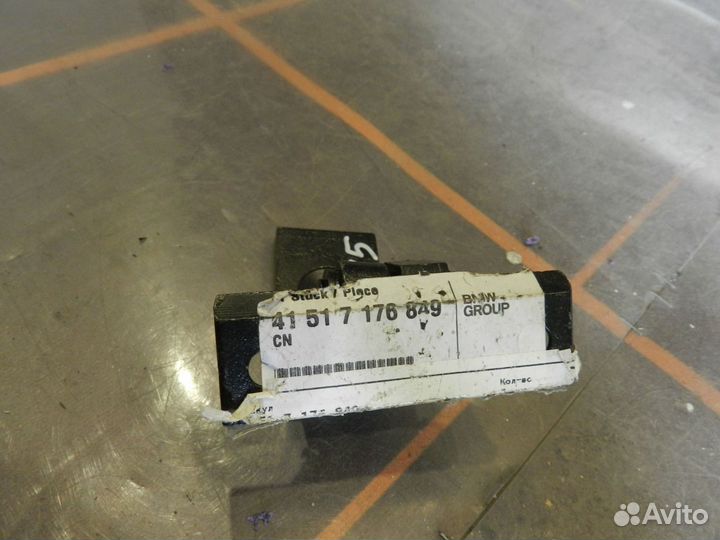 Петля двери передней левой - BMW X3 F25