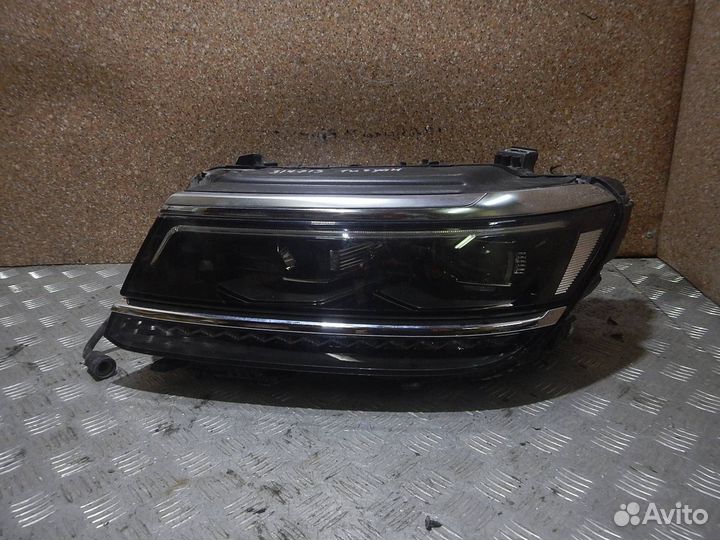 Фара левая Volkswagen Tiguan