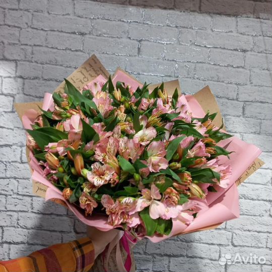 Букет из розовых альстромерий 15 шт
