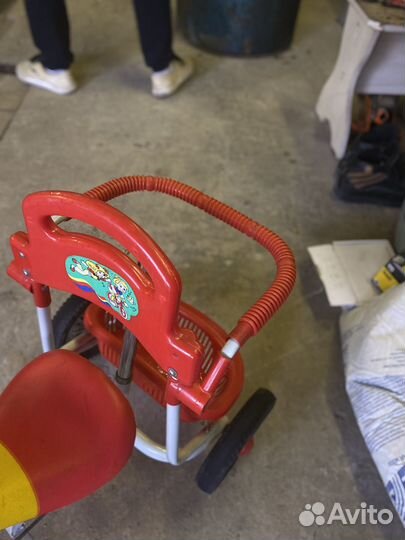 Велосипед для малышей с ручкой