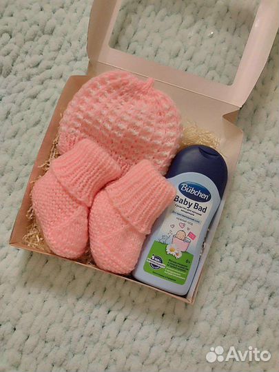 Пинетки и шапочка для новорожденных