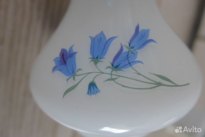 Ваза из молочного стекла, Чехия