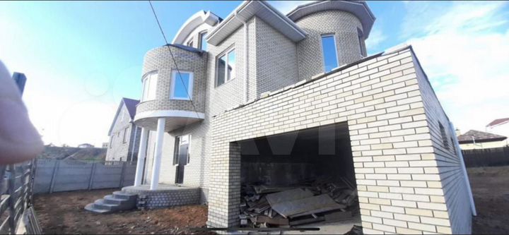 Коттедж 350 м² на участке 10 сот.