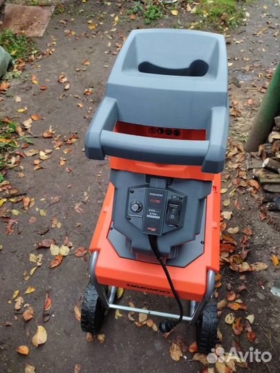 Садовый электрический измельчитель