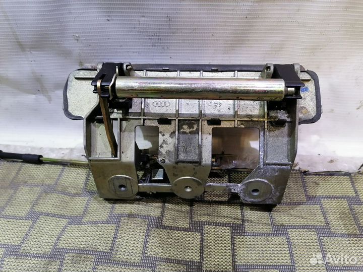 Ручка открывания двери багажника Audi 100/A6 C4 VA