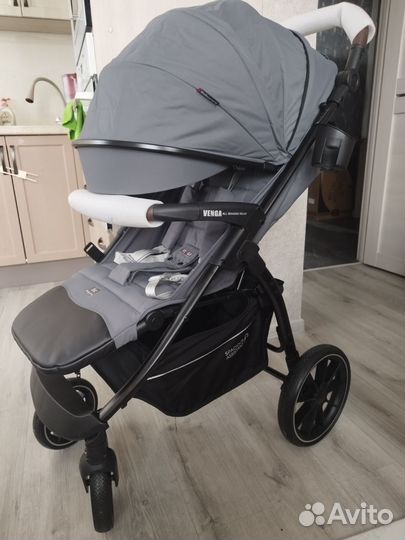 Коляска прогулочная новая