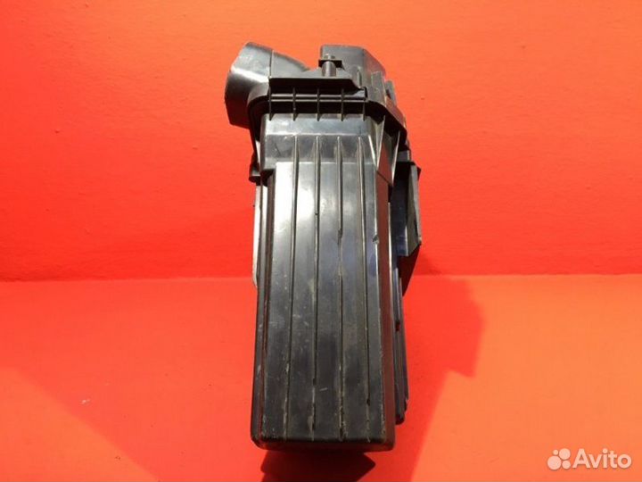 Корпус воздушного фильтра Peugeot 407 1 6FZ