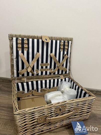 Корзина для пикника с посудой (новый)