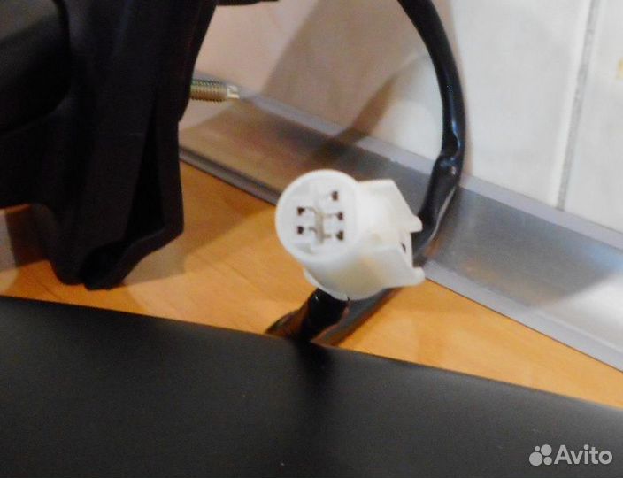 Боковое зеркало левое на toyota corolla 2000-2006г