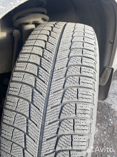 Michelin X-Ice XI3 215/60 R17 96T
